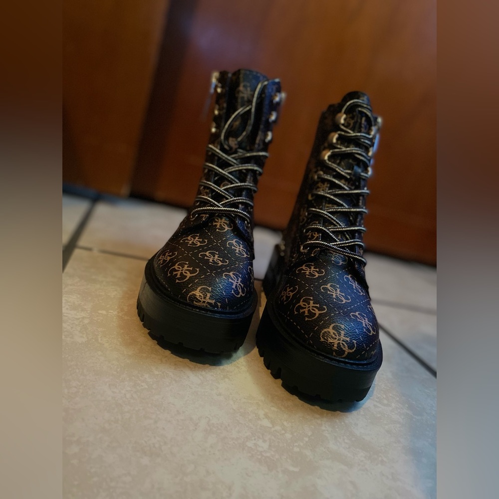 7M GUESS boots - Picture 4 of 8